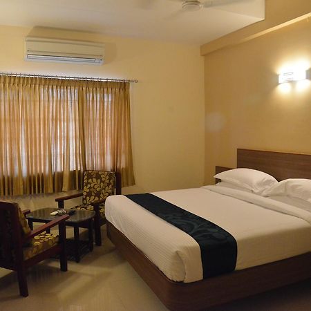 Sri Balaji Hotels Tiruchengodu Экстерьер фото
