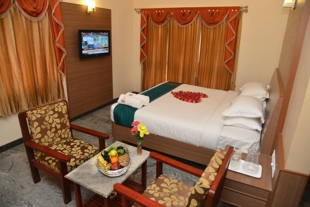 Sri Balaji Hotels Tiruchengodu Экстерьер фото