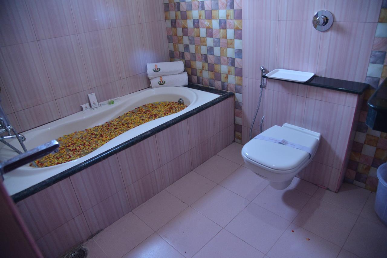 Sri Balaji Hotels Tiruchengodu Экстерьер фото