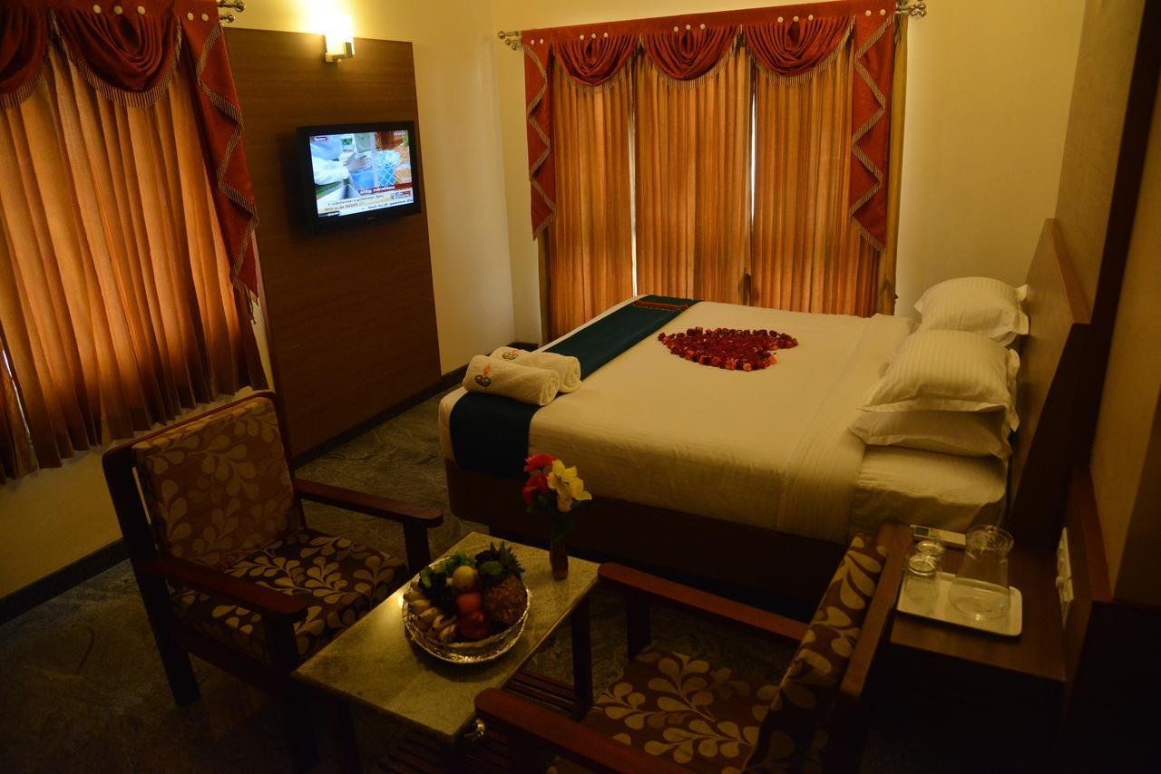 Sri Balaji Hotels Tiruchengodu Экстерьер фото