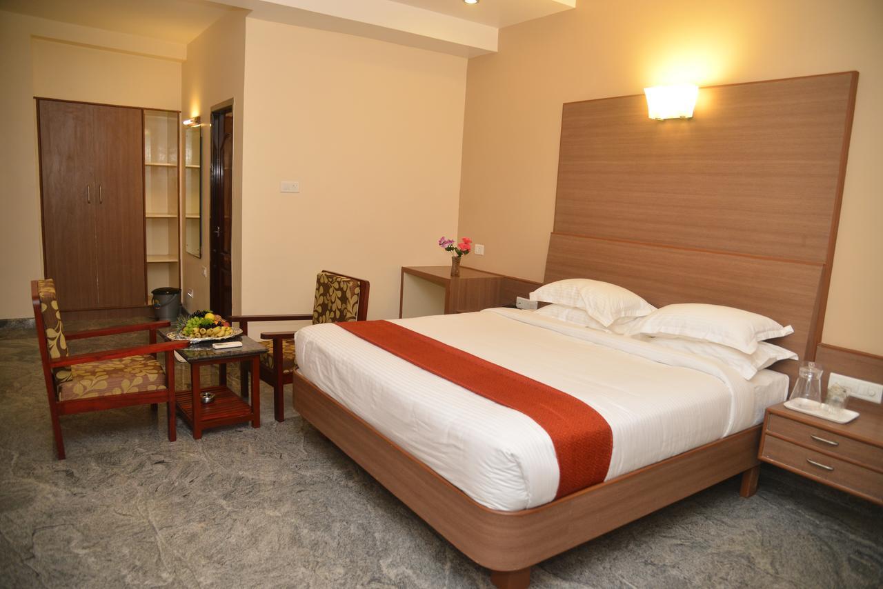 Sri Balaji Hotels Tiruchengodu Экстерьер фото