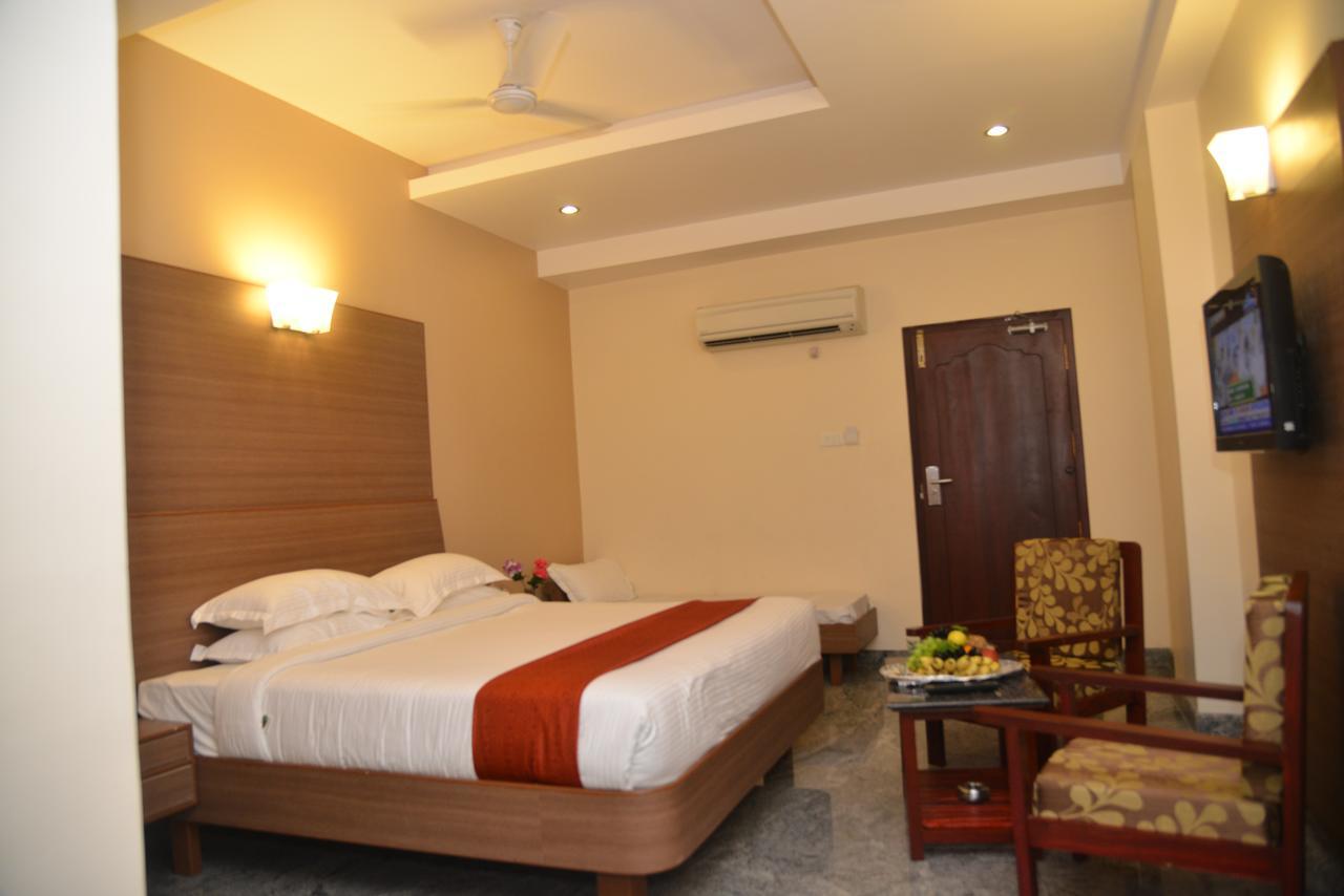 Sri Balaji Hotels Tiruchengodu Экстерьер фото
